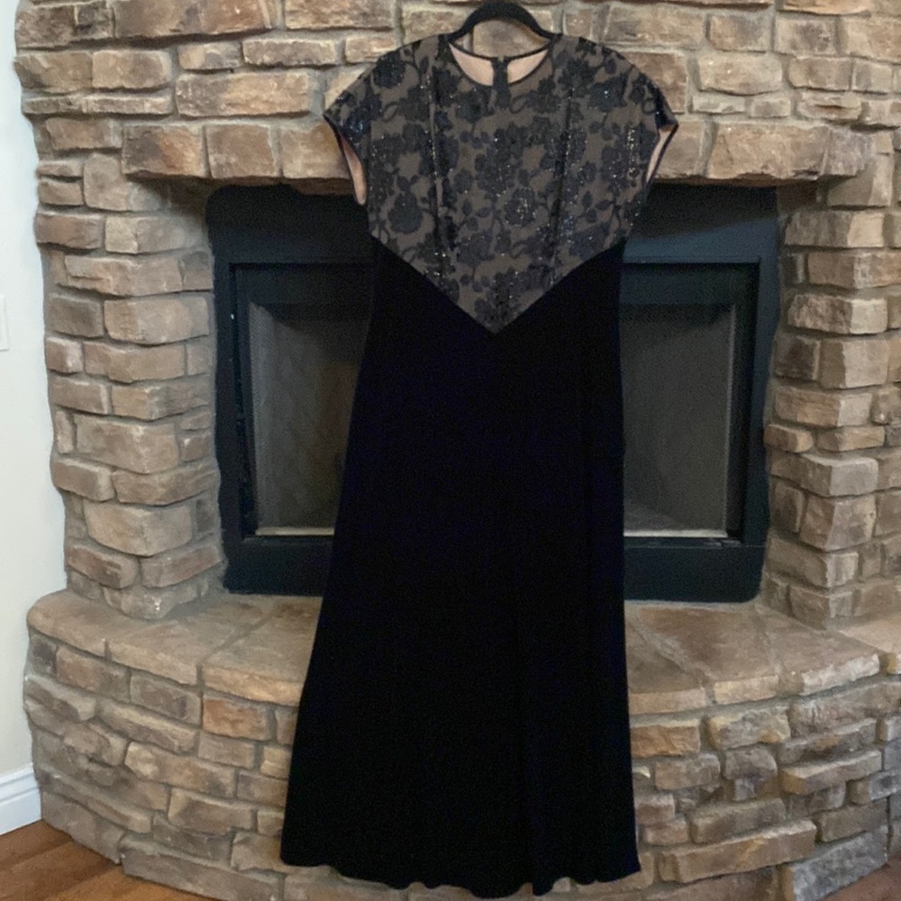 Jeffrey & Dara Evenings black gown with lace and shiny embroidery. Size 16